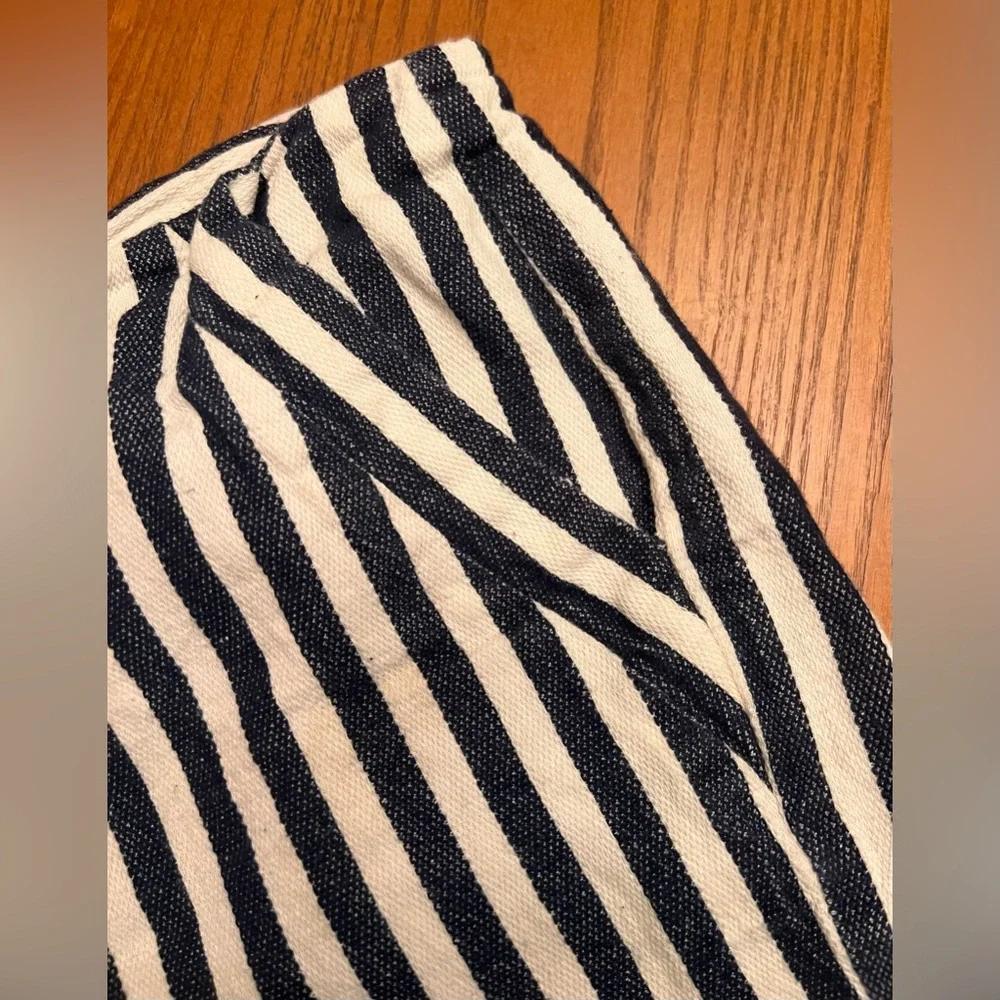 Banana Republic Factory Navy Blue & White‎ Striped Linen 3.5” Shorts Size 8